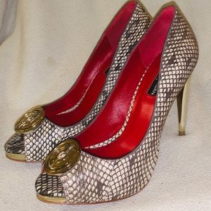 Charles Jourdan Pumps